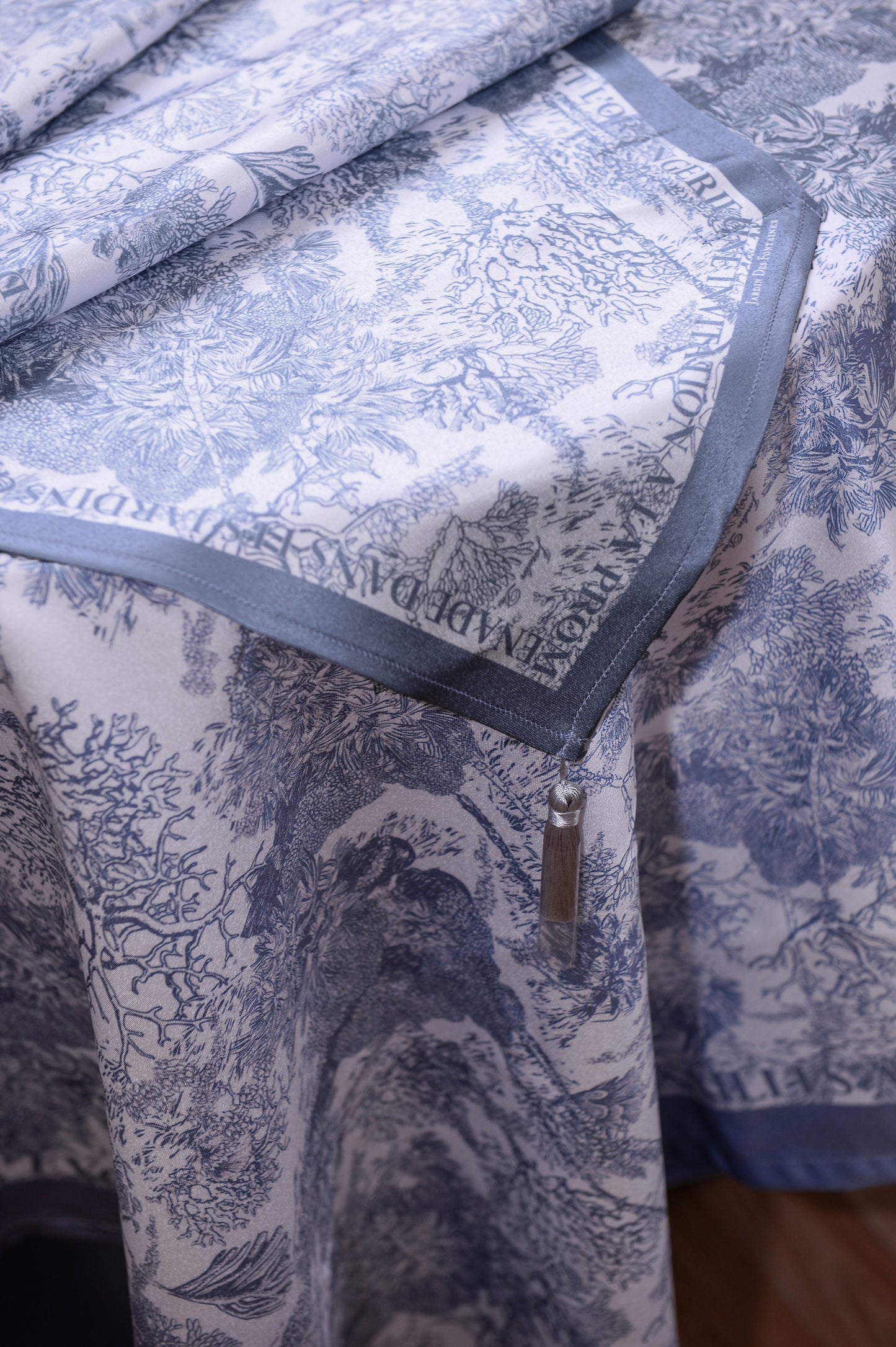 "Toile De Jouy" Waterproof Table Runner