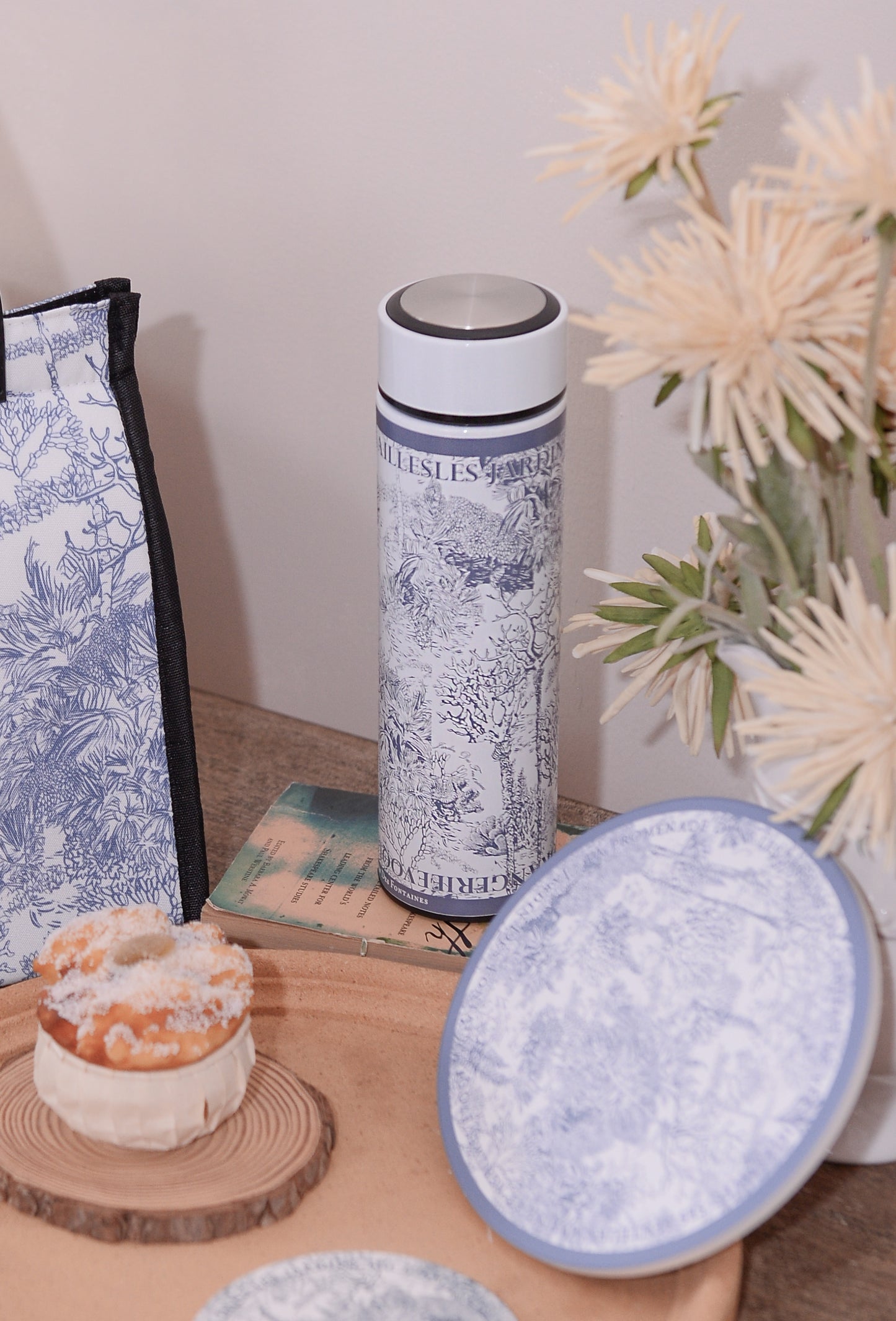 "Toile De Jouy" Vacuum Water Bottle (500ml)