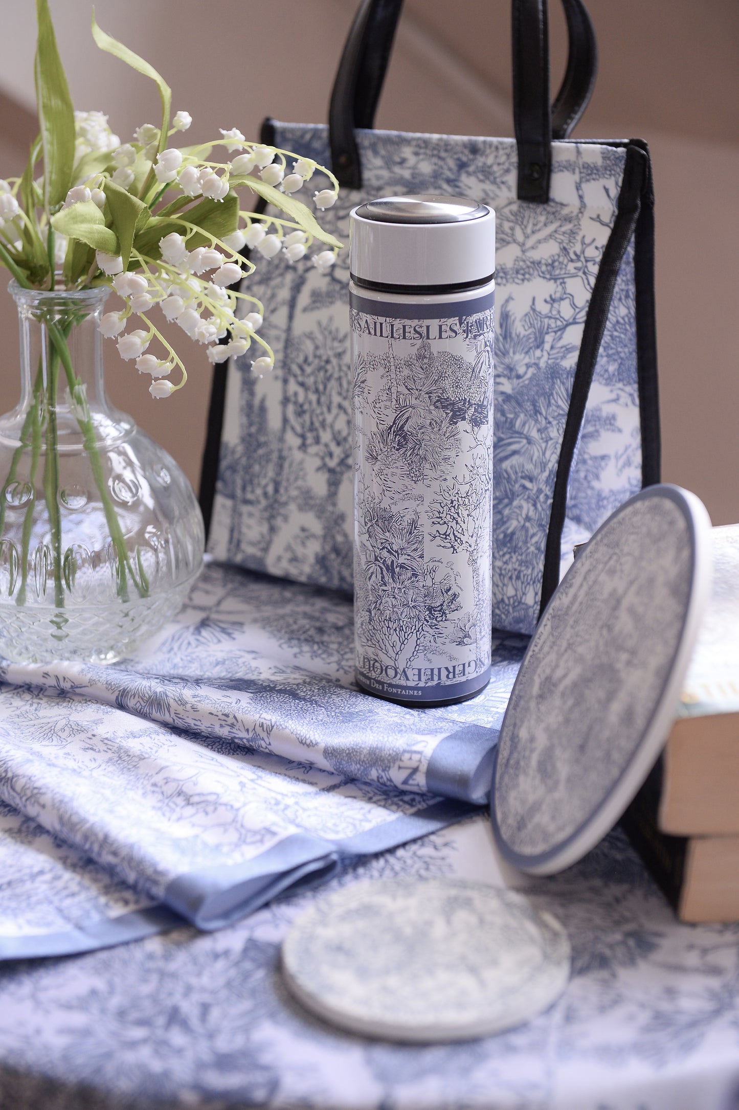 "Toile De Jouy" Vacuum Water Bottle (500ml)