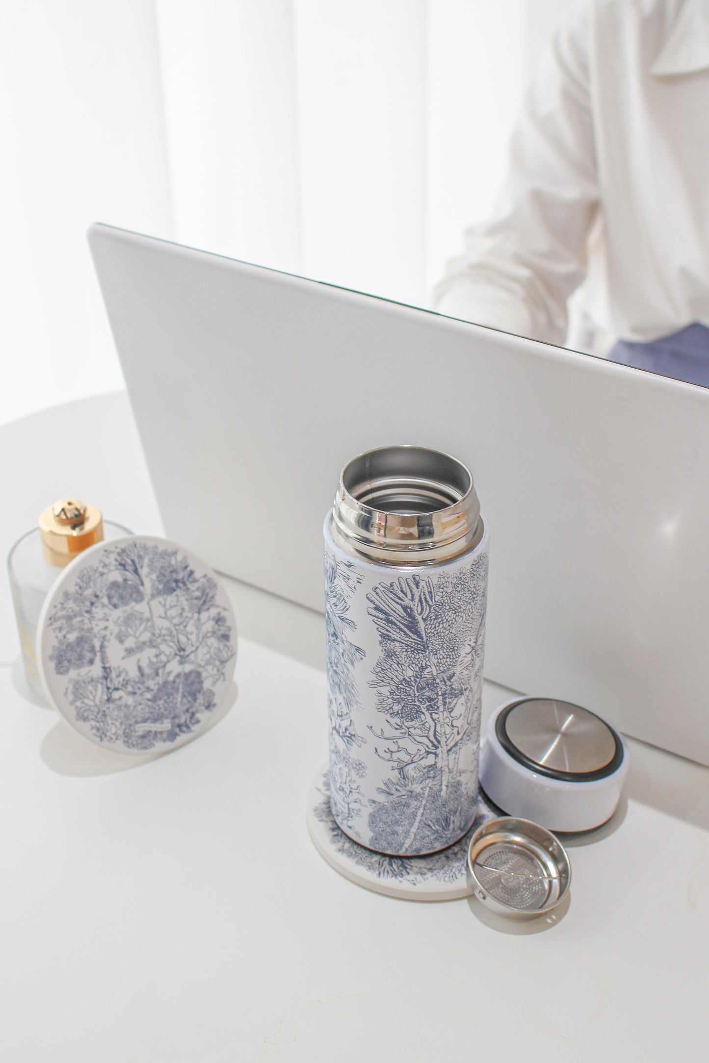 "Toile De Jouy" Vacuum Bottle Gift Set