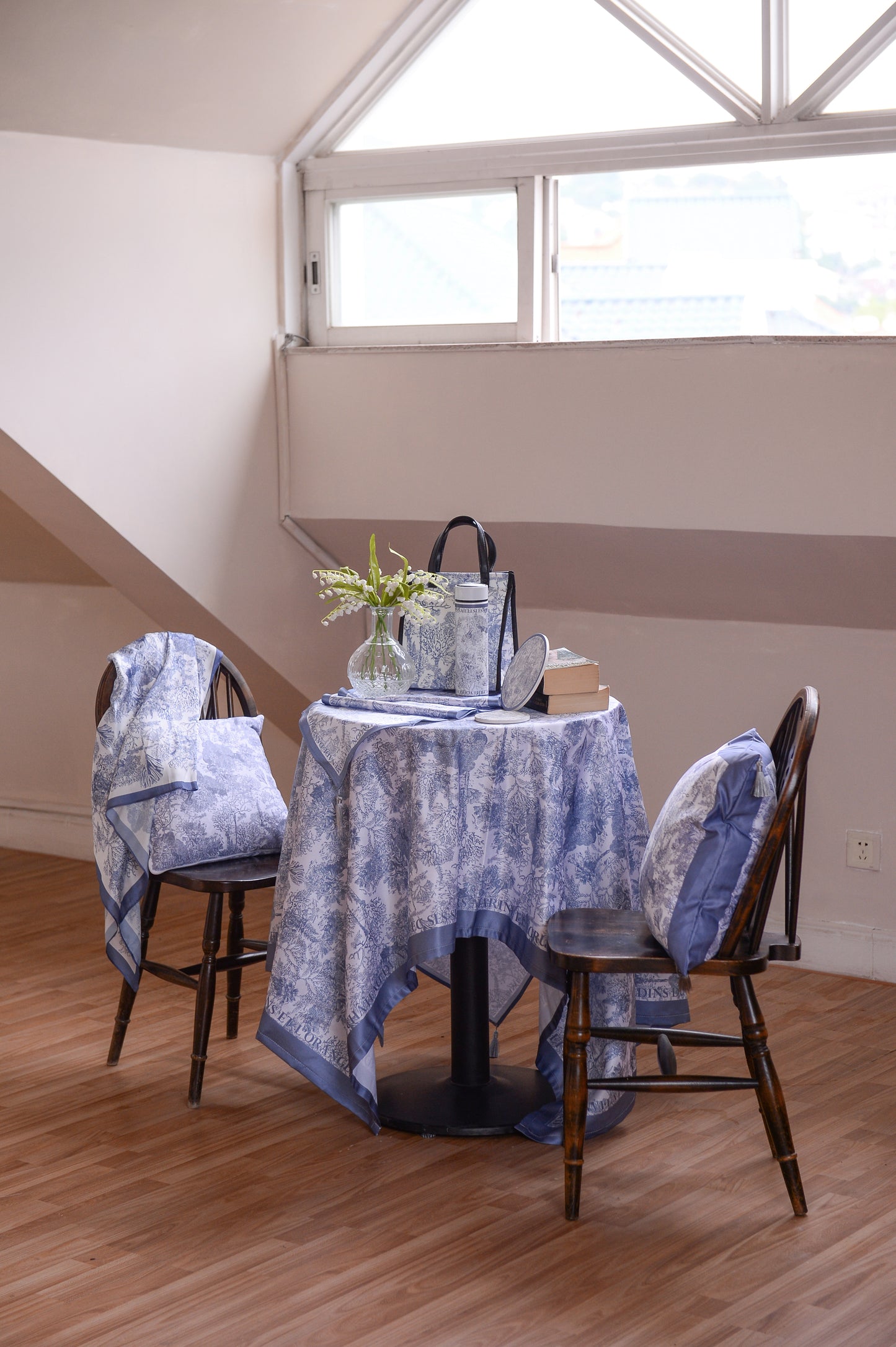 "Toile De Jouy" PU Leather Mouse Pad