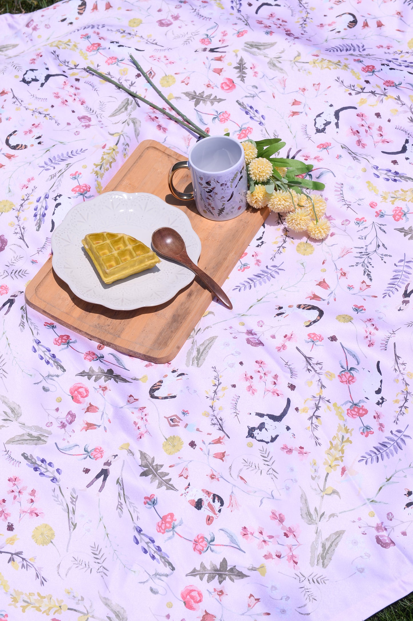 "Yogis Cat and Flower" Pink Field Waterproof Tablecloth