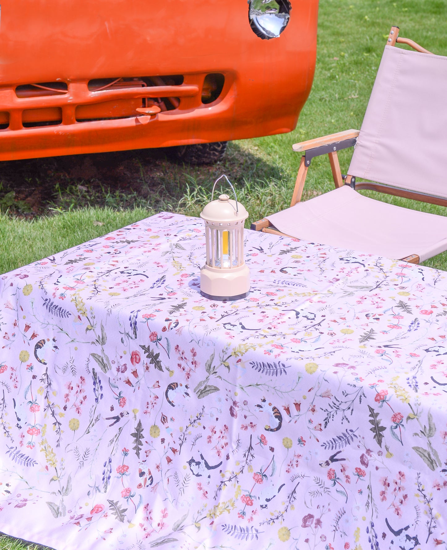 "Yogis Cat and Flower" Pink Field Waterproof Tablecloth