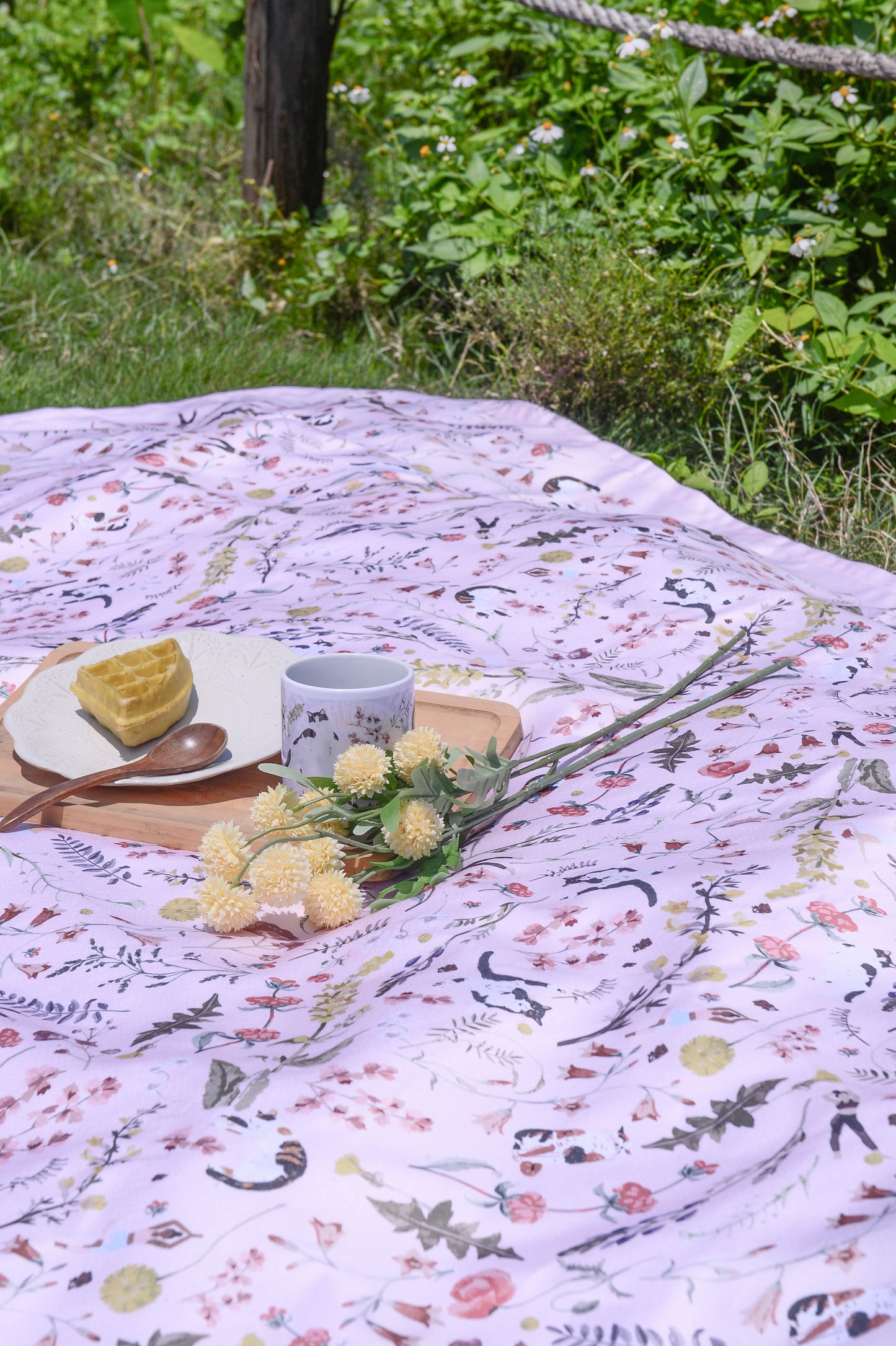 "Yogis Cat and Flower" Pink Field Waterproof Tablecloth