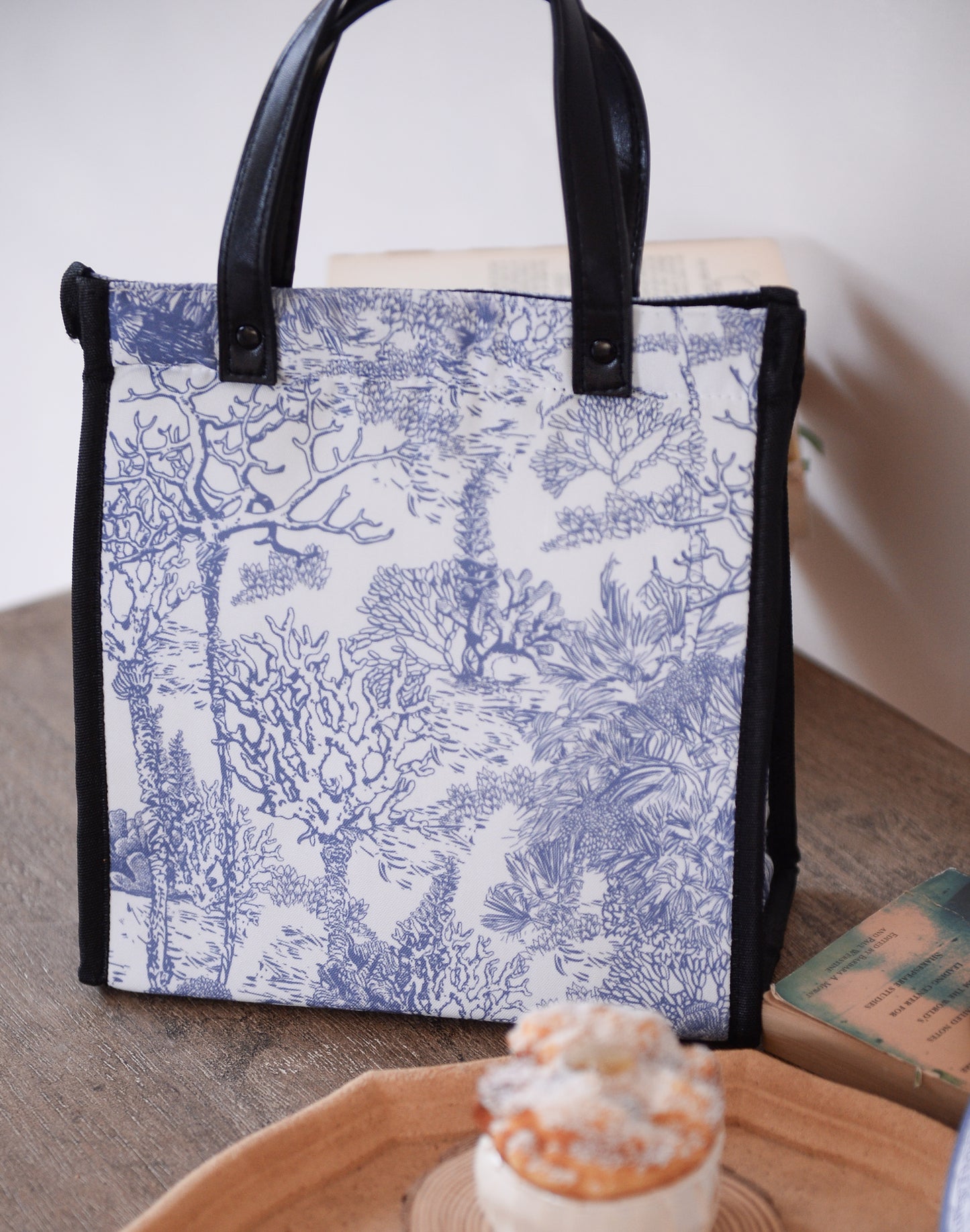 "Toile De Jouy" Insulated Lunch Bag