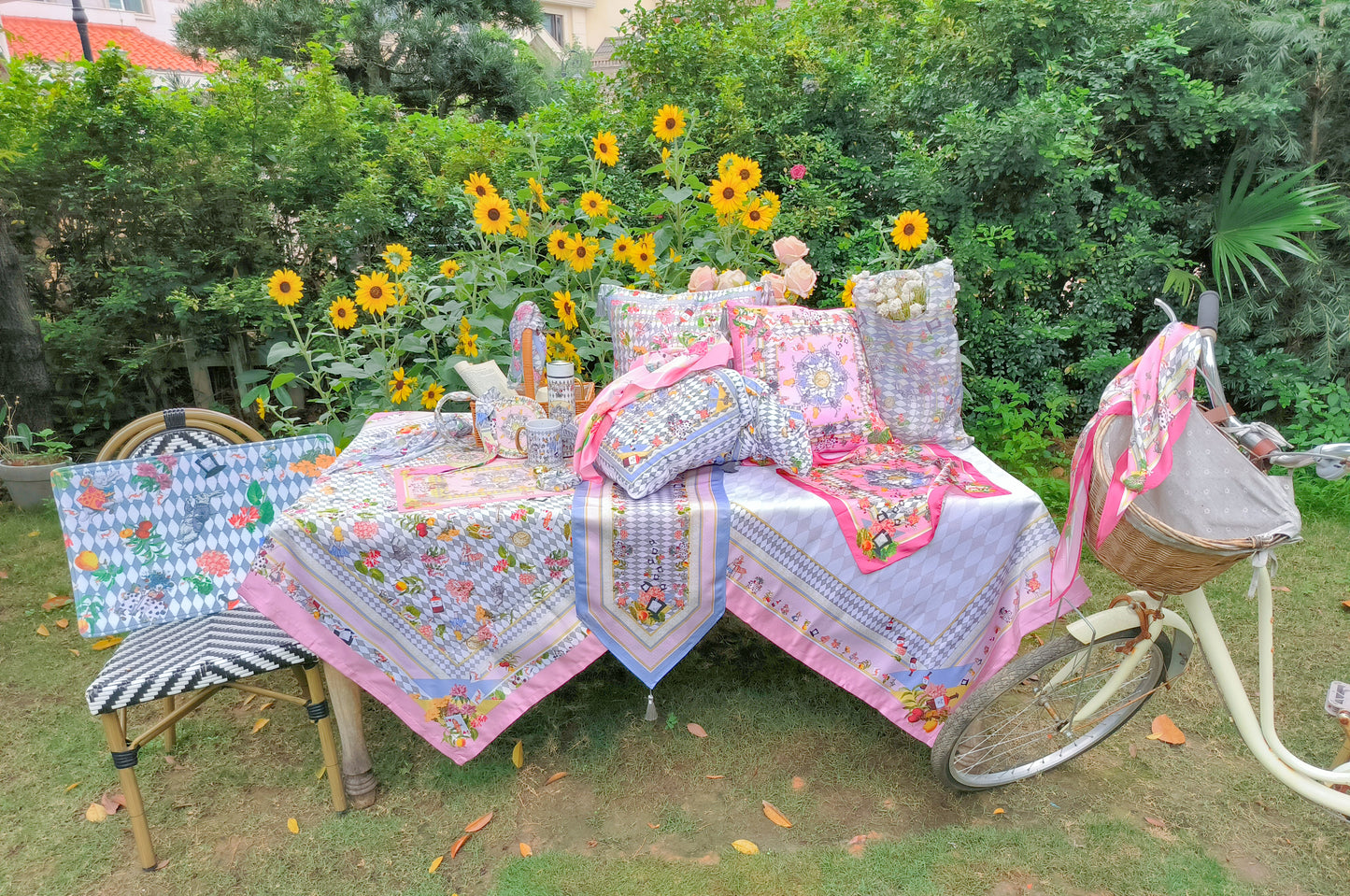 "Wonderful Adventure Dream" Pink Tuo Watch Waterproof Tablecloth