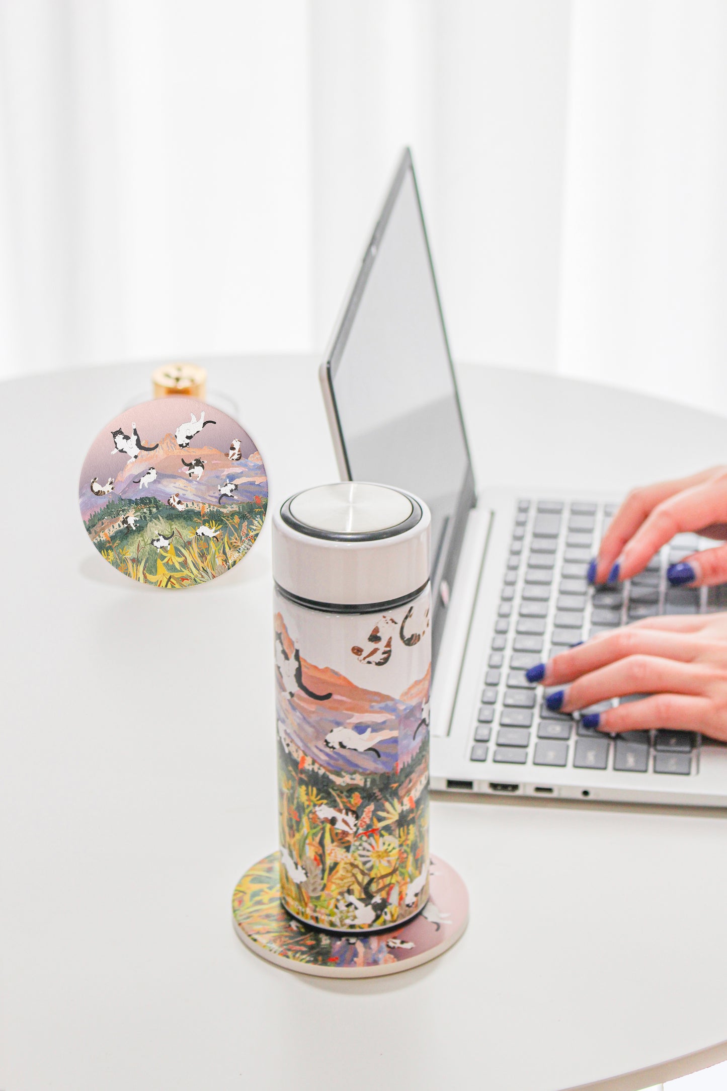 "Yogis Cat and Flower" Vacuum Bottle Gift Set
