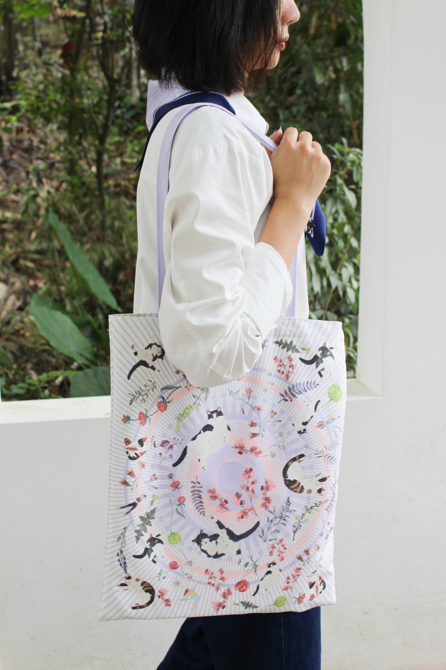 "Yogis Cat and Flower" Tote Bag With Zipper