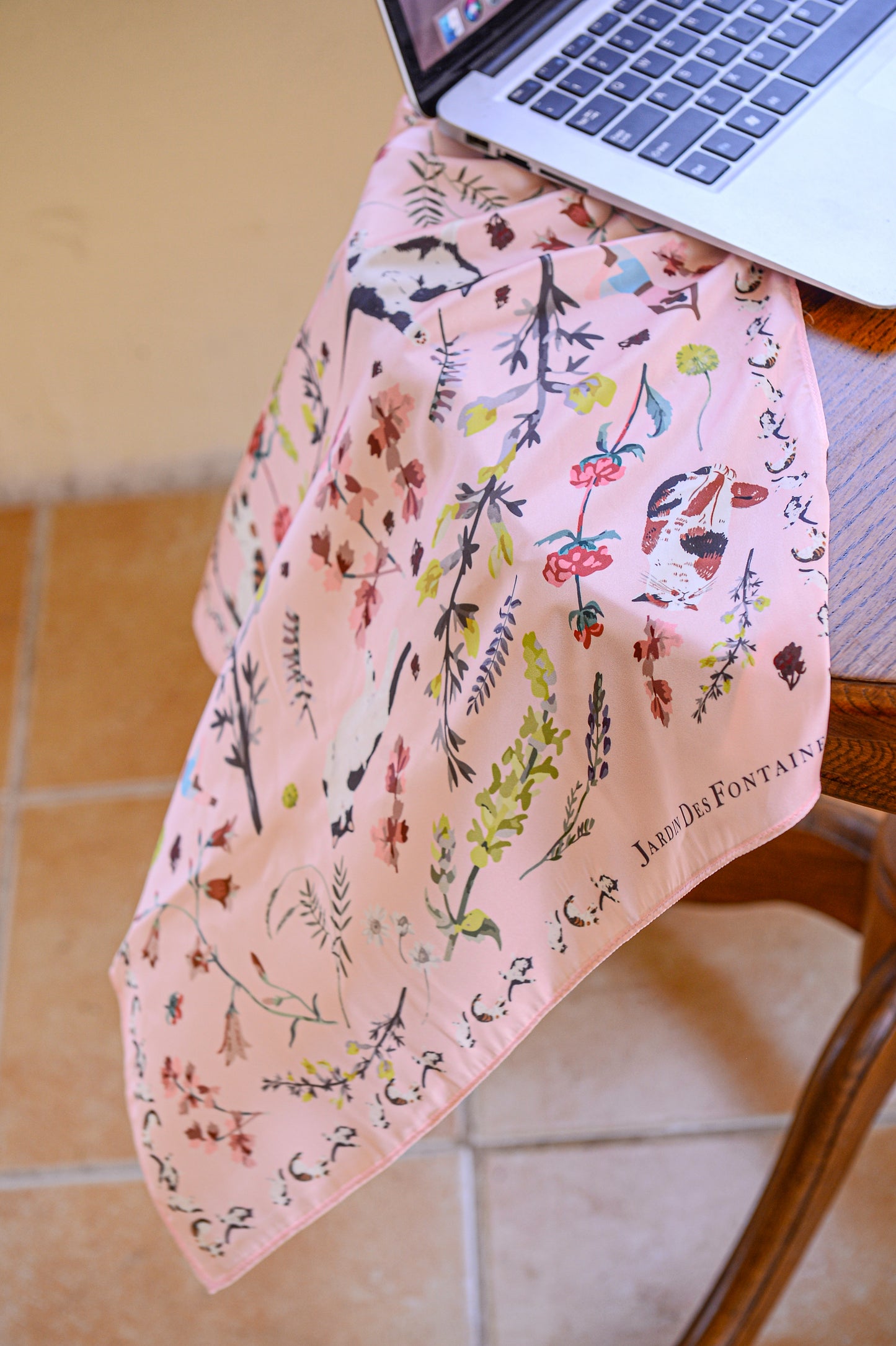 "Yogis Cat and Flower" 45cm Silky Scarf